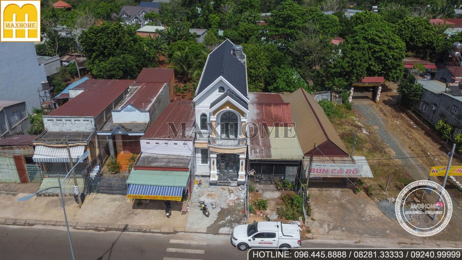 Ngôi nhà phố mái Thái 2 tầng hoàn thiện 95% cực đẹp tại Bình Phước