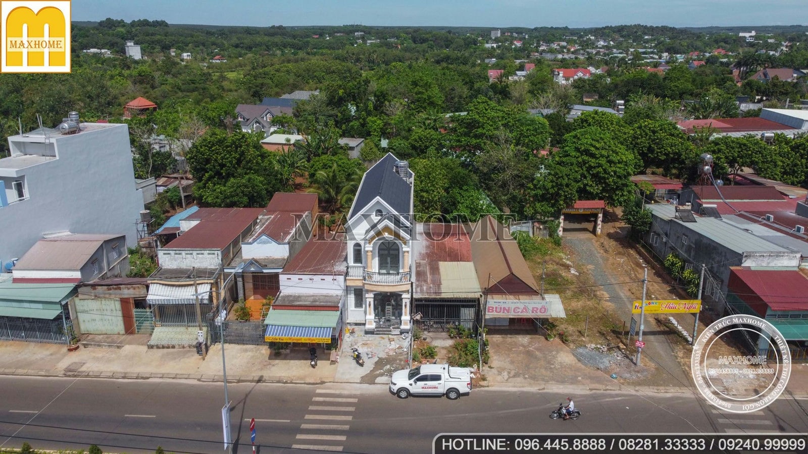 Ngôi nhà phố mái Thái 2 tầng hoàn thiện 95% cực đẹp tại Bình Phước