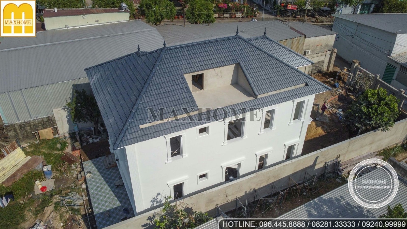 Nhà mái Nhật 2 tầng Tân Cổ Điển đã hoàn thiện 80% siêu đẹp tại Hóc Môn
