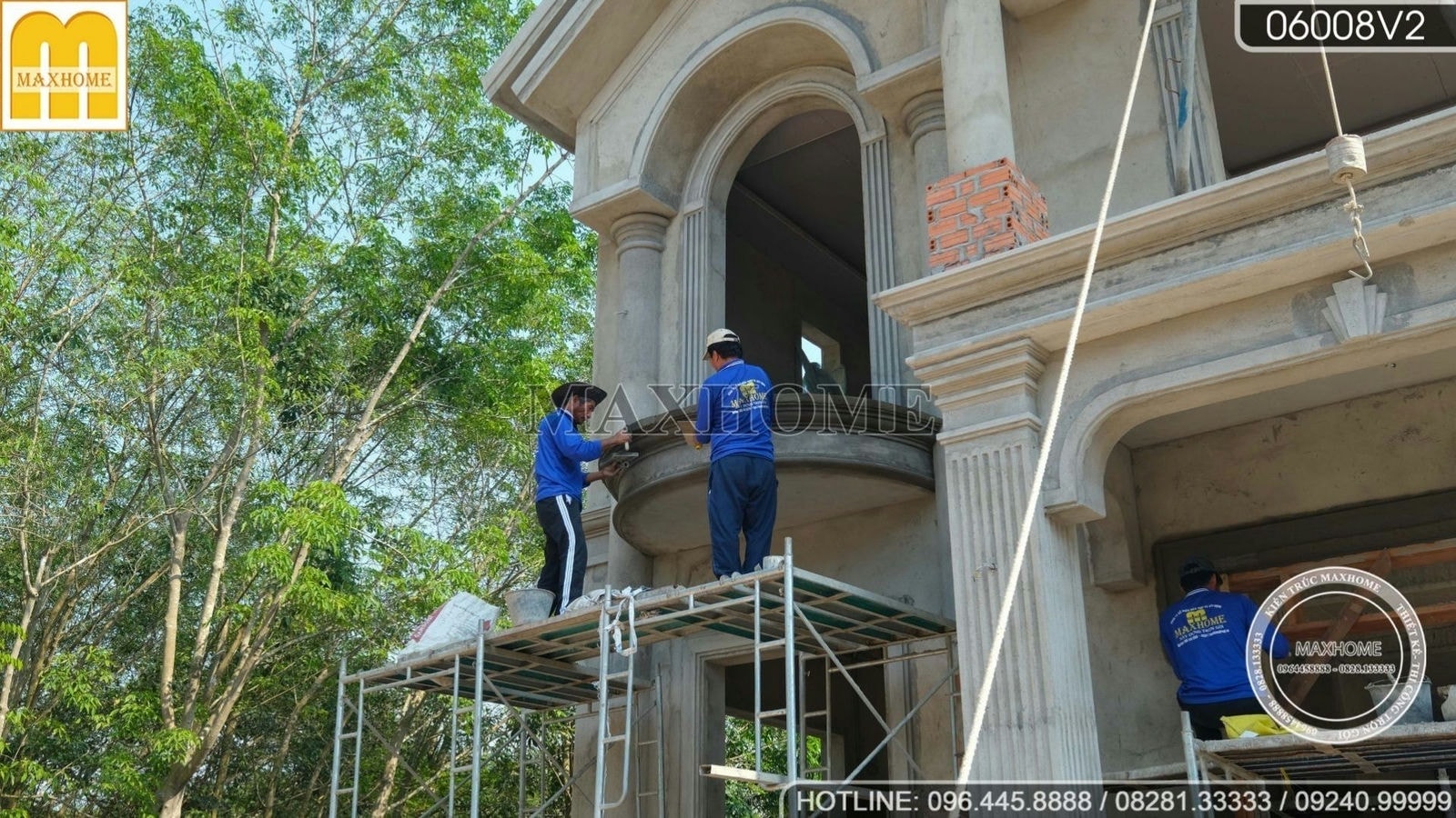 Tiến độ thi công nhà mái Thái 2 tầng tân cổ điển tại Bình Dương